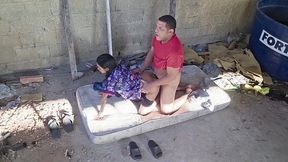 comendo a filha da puta da sapatao dando o cu no terraco