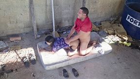 comendo a filha da puta da sapatao dando o cu no terraco