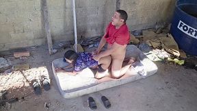 comendo a filha da puta da sapatao dando o cu no terraco
