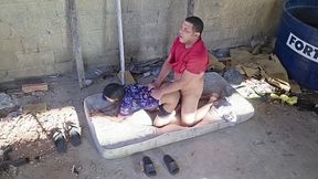 comendo a filha da puta da sapatao dando o cu no terraco