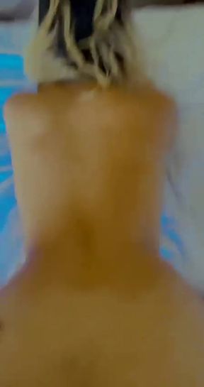 Curvy amateur teen gets ass fucked doggystyle