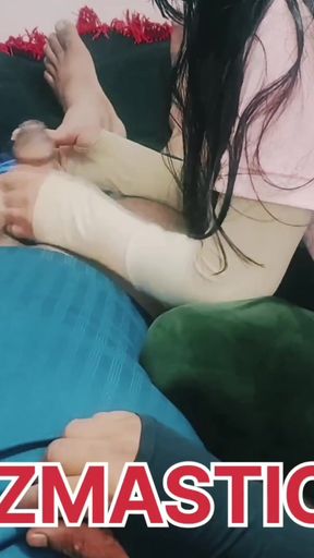 Hot bhabhiji Ne chocolate lagakar Mera land chusa   Clip 1