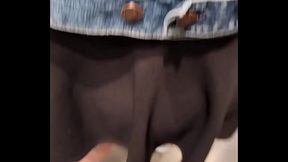 Sexo por dinero con una desconocida, Me deja manosearle las tetas en la calle