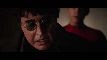 Hombre ara&ntilde_a sin camino a casa