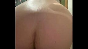 Montes le son et respires bien fort. Un gros pet dans ton nez