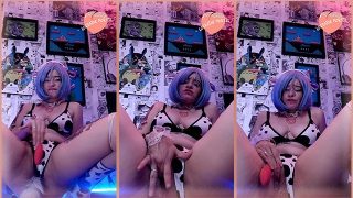 La latina amatoriale Rem in cosplay si scopa il buco con un plug anale