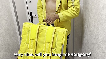 Hungry MILF Seduces Pizza Delivery Man While Husband Is on Business Trip