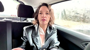 A Grasse, Lena, 34ans, démarre une aventure inédite pour elle !
