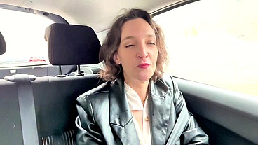 A Grasse, Lena, 34ans, démarre une aventure inédite pour elle !