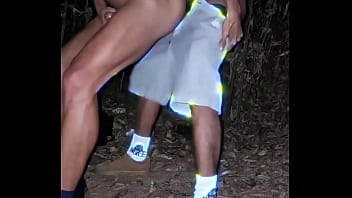 P&Uacute_BLICO 02: Ele me ensinou o caminho da trilha. Me fudeu no mato e tomei leite quente (trailer)