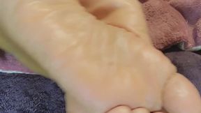 Dry Soles Clapping with White toes