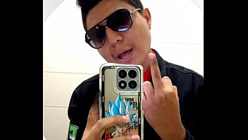 Pinche gallito caliente viola a Cubas en el ba&ntilde_o