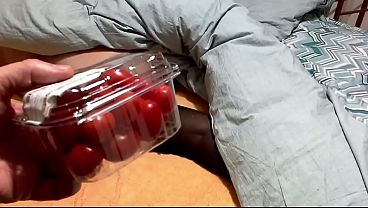 7 Pomodori e 2 supposte tutto nel mio culo