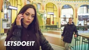 Arwen Gold's Tight Pussy&#x1F32E;&#xFE0F; Craves Unbridled Foreign Cock&#x1F346; Action in Explicit Overseas Slumber