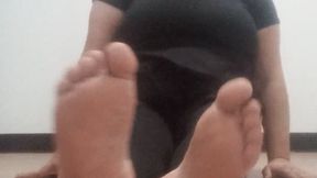MeatFeet32 showing her tits and soles