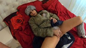 milfycalla- masturbating while wearing fur coat and shiny high heels 205