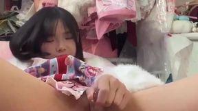 Amateur Chinese cosplayer masturbates with toy