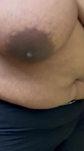 SALESMAN NE PARCEL DENE AAKE CUSTOMER KO CHOD DALA PART- 1   Clip 1
