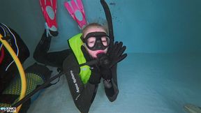Snorkel Vest Underwater Buoyancy Games in Full Wetsuit & Dive Gear - MP4