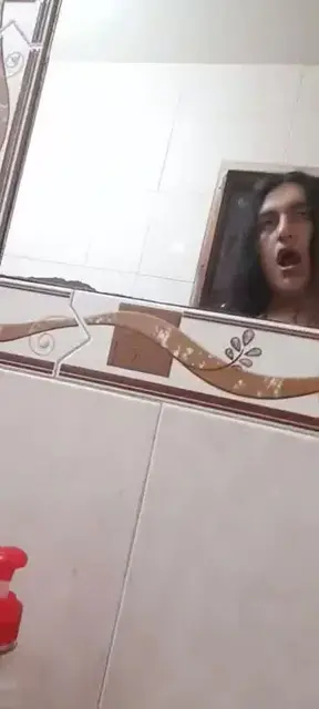 Quien que me coja en el baño 🥵