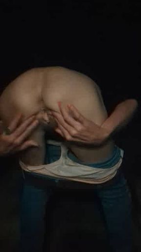 Lisa peeing