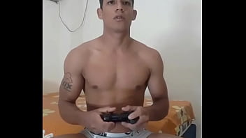 Novinho jogando