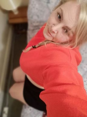 Shake that booty, flash that ass - Blonde BBW&rsquo;s big ass