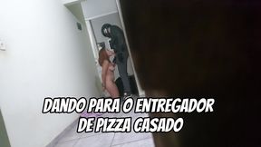 entregador de pizza ganhou uma buceta ruiva de presente