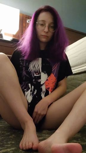 💜 alt girl sucks and plays with toes 💜