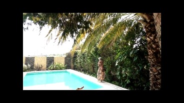 psicologa ninfomana le miente al marido y se coje al piletero 3