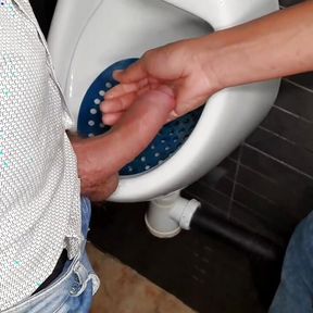 Diego is horny and he finds an ass to seed in the public toilet