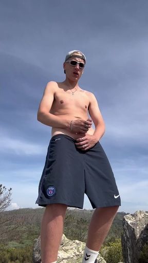 Freeballing and Fun on the Hike
