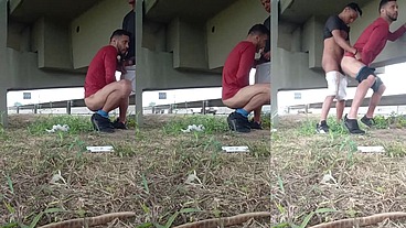 HOMENS MORADORES DE RUA FAZENDO SEXO DEBAIXO DA PONTE