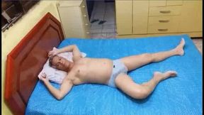 Descansando Gostoso Com o Pau Duro 002