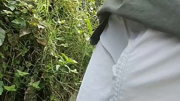Freeballing on public and show public cock
