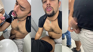 O QUE OS MACHOS FAZEM NO BANHEIRO QUANDO ESTÃO COM TESÃO? SE FODEM GOSTOSO - 01