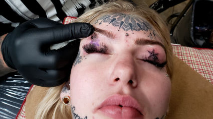 The Extraordinary Amber Luke Gets Eye Lid Tattoos