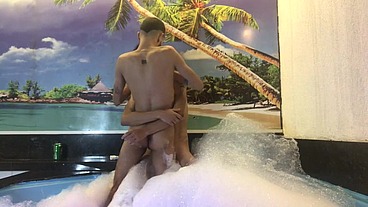 Guilherme Silva dotado e grosso né fudeu gostoso na piscina do motel e depois ainda comi muito ele