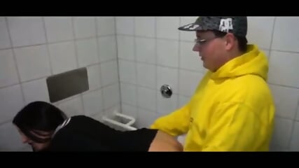 Vollbusige Deutsche Brnette Mag Meinen Kleinen Schwanz