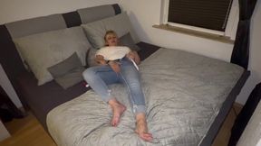 Milf in a white shirt gets it in front of man and finds it horny, she trembles, twitches and moans while she climaxes