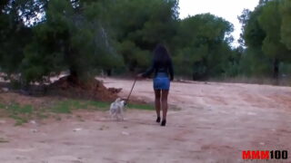 兄弟在粗暴口交后猛操黑人宝贝紧致的屁股