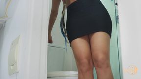 Huge Farts in the Hotel Bathroom!