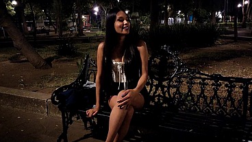 DESCUIDA a su NOVIA y se FOLLA al pimer PENDJEO que se CRUZA en su camino