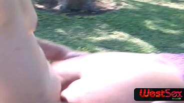 Duas gostosas que gostam de apanhar e dar sem pressa - Sabrina Lynns - Vanessa Blond - Frotinha Porn Star -
