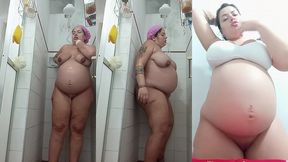 tomando banho bem gostoso e dancando um funk