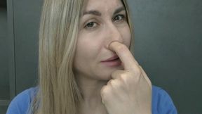 Just a beautiful blonde picking her big nose nasty and sexy casual MP4 FULL HD 1080p