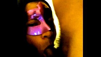 mi amigo me da su leche en la boquita