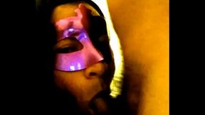 mi amigo me da su leche en la boquita