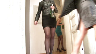 Sterren met enorme billen, Gabrielle Gucci, Johane Johansson, Bella Morgan en Kirsten Plant, in een wilde dubbele penetratie met grote zwarte penissen en orale seks, met Steve Q. en Joachim Kessef.