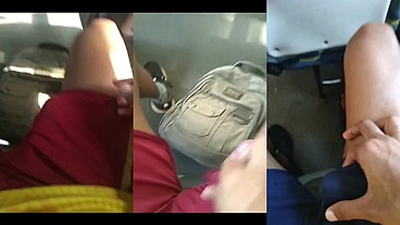 Botando o pau pra fora dentro do ônibus com desconhecidos do lado